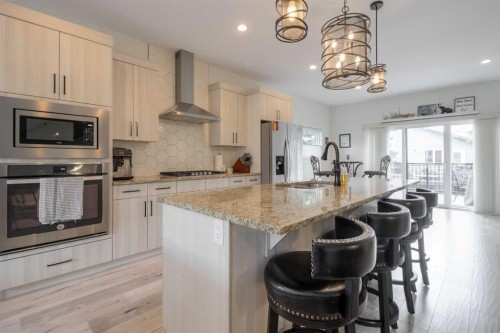 1-270 Couleesprings Terrace South, Lethbridge, AB - Indoor Photo Showing Kitchen With Upgraded Kitchen