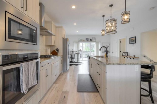 1-270 Couleesprings Terrace South, Lethbridge, AB - Indoor Photo Showing Kitchen With Upgraded Kitchen