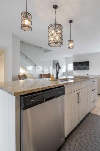 1-270 Couleesprings Terrace South, Lethbridge, AB - Indoor Photo Showing Kitchen