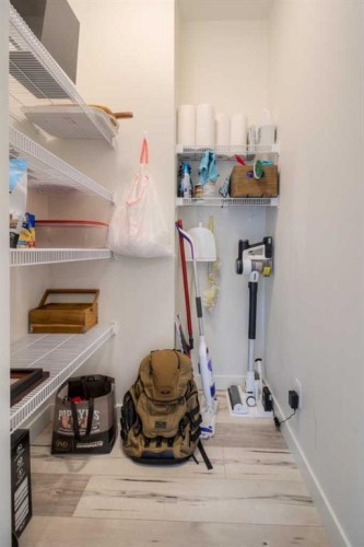 1-270 Couleesprings Terrace South, Lethbridge, AB - Indoor