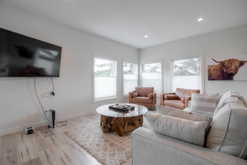 1-270 Couleesprings Terrace South, Lethbridge, AB - Indoor Photo Showing Living Room