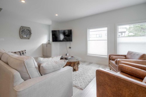 1-270 Couleesprings Terrace South, Lethbridge, AB - Indoor Photo Showing Living Room