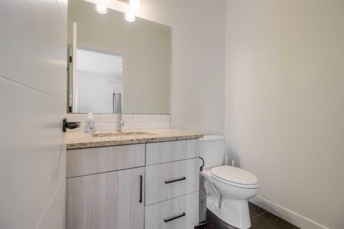 1-270 Couleesprings Terrace South, Lethbridge, AB - Indoor Photo Showing Bathroom