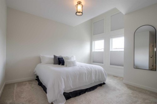 1-270 Couleesprings Terrace South, Lethbridge, AB - Indoor Photo Showing Bedroom