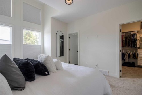 1-270 Couleesprings Terrace South, Lethbridge, AB - Indoor Photo Showing Bedroom