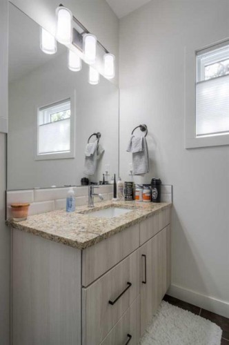 1-270 Couleesprings Terrace South, Lethbridge, AB - Indoor Photo Showing Bathroom