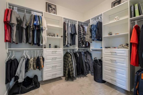 1-270 Couleesprings Terrace South, Lethbridge, AB - Indoor With Storage