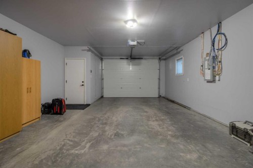1-270 Couleesprings Terrace South, Lethbridge, AB - Indoor Photo Showing Garage
