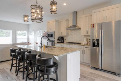 1-270 Couleesprings Terrace South, Lethbridge, AB - Indoor Photo Showing Kitchen With Double Sink With Upgraded Kitchen
