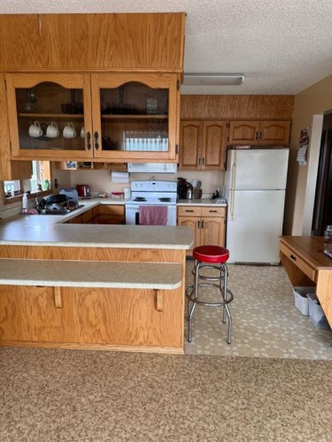 214015 Twp Rd 52, Cardston, AB - Indoor Photo Showing Kitchen