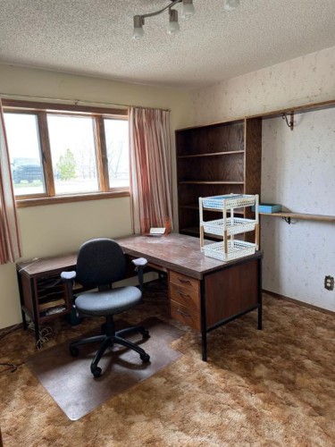 214015 Twp Rd 52, Cardston, AB - Indoor Photo Showing Office