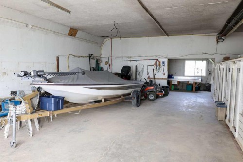 105039 Rge Road 212A, Picture Butte, AB - Indoor Photo Showing Garage