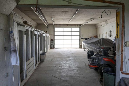 105039 Rge Road 212A, Picture Butte, AB - Indoor Photo Showing Garage