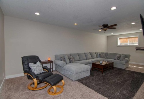 280 1 Avenue North, Magrath, AB - Indoor Photo Showing Living Room
