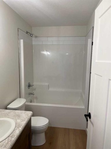 3 Greenview Crescent, Foremost, AB - Indoor Photo Showing Bathroom