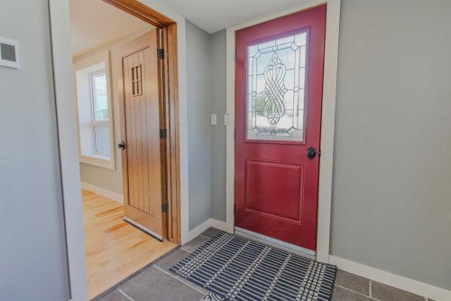 96S 100W, Raymond, AB - Indoor Photo Showing Other Room