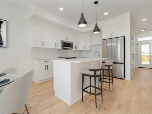 677 Blackwolf Boulevard North, Lethbridge, AB - Indoor Photo Showing Kitchen With Upgraded Kitchen