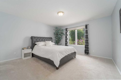 4612 50 Avenue, Taber, AB - Indoor Photo Showing Bedroom