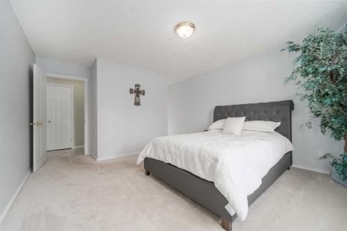 4612 50 Avenue, Taber, AB - Indoor Photo Showing Bedroom