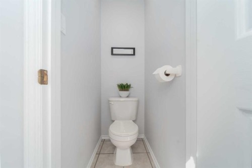 4612 50 Avenue, Taber, AB - Indoor Photo Showing Bathroom