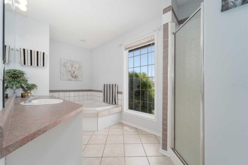 4612 50 Avenue, Taber, AB - Indoor Photo Showing Bathroom