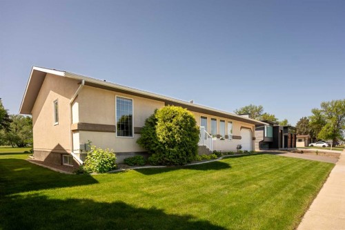 4612 50 Avenue, Taber, AB - Outdoor