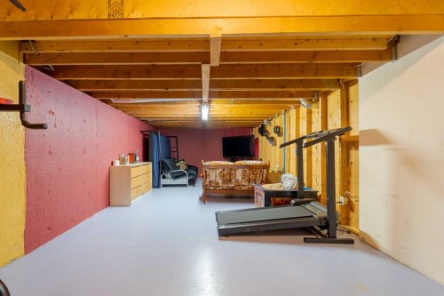 4612 50 Avenue, Taber, AB - Indoor