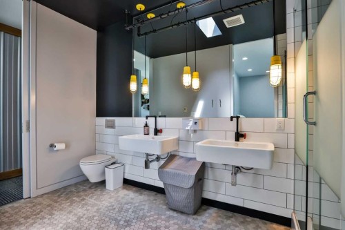 403 Meadow Lark Drive, Rural Lethbridge County, AB - Indoor Photo Showing Bathroom
