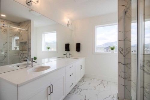 8615 25 Avenue, Coleman, AB - Indoor Photo Showing Bathroom