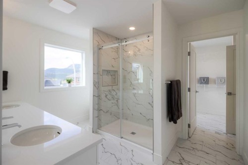 8615 25 Avenue, Coleman, AB - Indoor Photo Showing Bathroom
