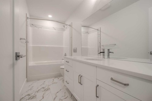 8615 25 Avenue, Coleman, AB - Indoor Photo Showing Bathroom