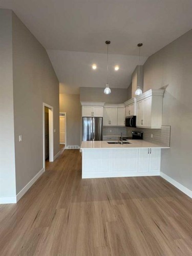 419 Meadowlark Way, Vulcan, AB - Indoor Photo Showing Kitchen