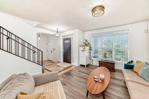 340 Tartan Circle West, Lethbridge, AB - Indoor Photo Showing Living Room