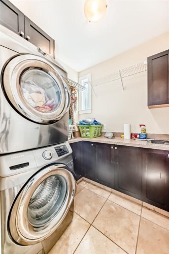340 Tartan Circle West, Lethbridge, AB - Indoor Photo Showing Laundry Room