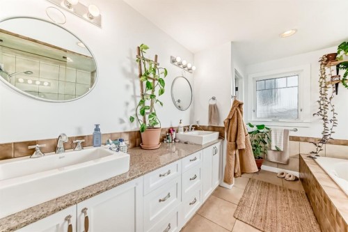340 Tartan Circle West, Lethbridge, AB - Indoor Photo Showing Bathroom