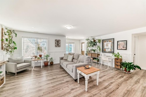 340 Tartan Circle West, Lethbridge, AB - Indoor Photo Showing Living Room