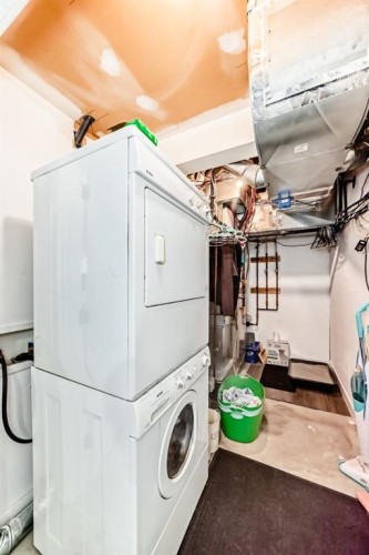 340 Tartan Circle West, Lethbridge, AB - Indoor Photo Showing Laundry Room