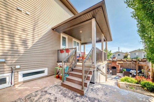 340 Tartan Circle West, Lethbridge, AB - Outdoor With Exterior