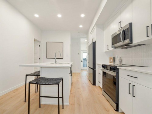 2932 47 Street South, Lethbridge, AB - Indoor Photo Showing Kitchen With Upgraded Kitchen