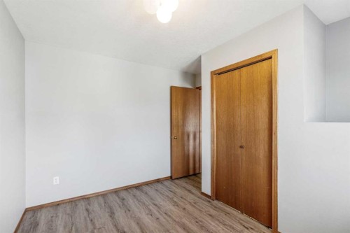 199 Mt Crandell Crescent West, Lethbridge, AB - Indoor Photo Showing Other Room