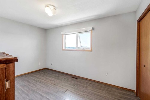 199 Mt Crandell Crescent West, Lethbridge, AB - Indoor Photo Showing Other Room