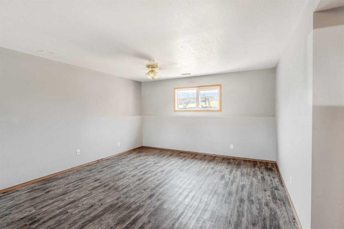 199 Mt Crandell Crescent West, Lethbridge, AB - Indoor Photo Showing Other Room