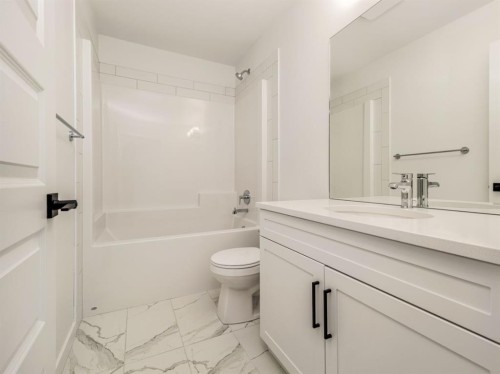 182 Caribou Bend North, Lethbridge, AB - Indoor Photo Showing Bathroom