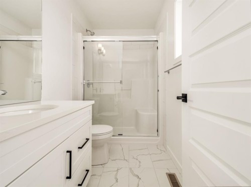 182 Caribou Bend North, Lethbridge, AB - Indoor Photo Showing Bathroom