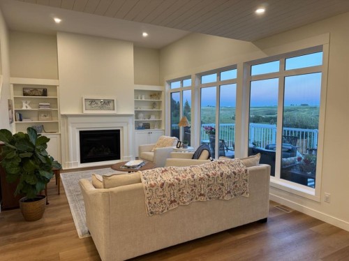 902 Fairway Boulevard West, Cardston, AB - Indoor Photo Showing Living Room With Fireplace