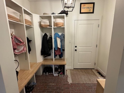 902 Fairway Boulevard West, Cardston, AB - Indoor