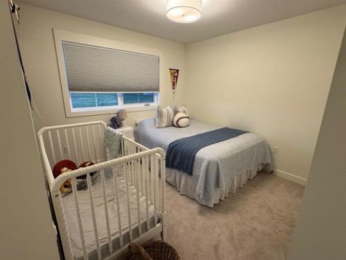 902 Fairway Boulevard West, Cardston, AB - Indoor Photo Showing Bedroom