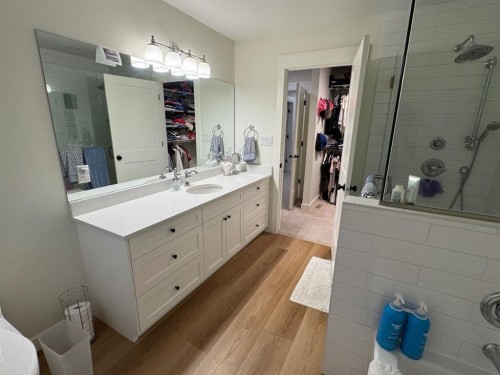 902 Fairway Boulevard West, Cardston, AB - Indoor Photo Showing Bathroom