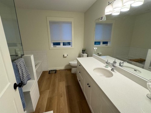 902 Fairway Boulevard West, Cardston, AB - Indoor Photo Showing Bathroom