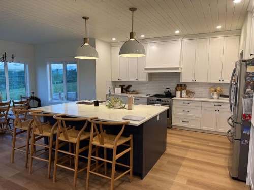 902 Fairway Boulevard West, Cardston, AB - Indoor